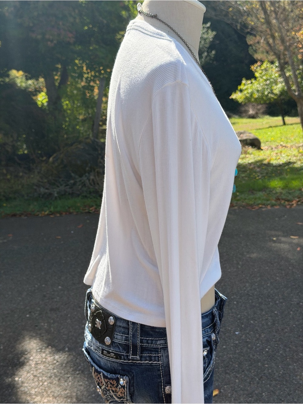 White Long-Sleeve Ribbed Women's Top - Classic Lightweight Tee 💙🤍✨